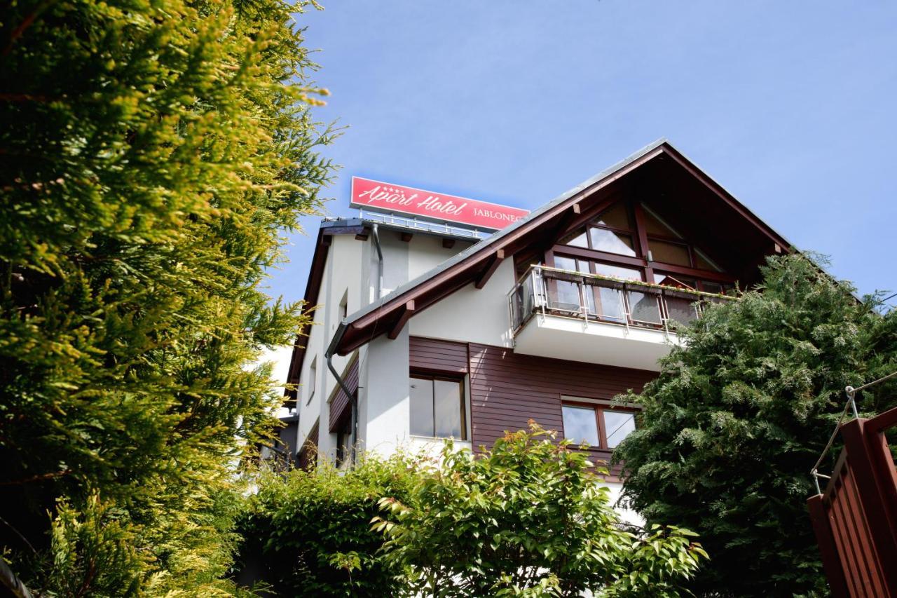 جابلونك ناد نيسو Apart Hotel Jablonec المظهر الخارجي الصورة
