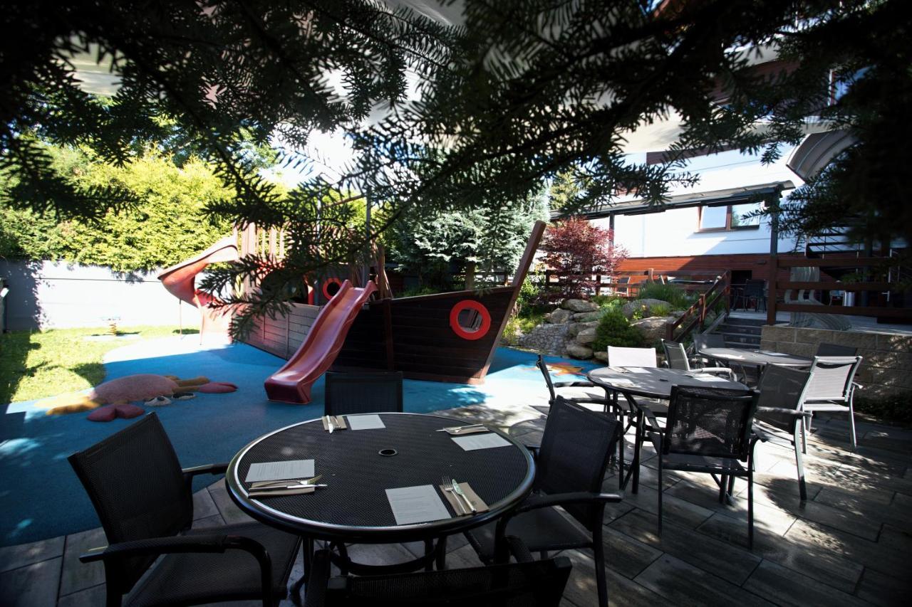 جابلونك ناد نيسو Apart Hotel Jablonec المظهر الخارجي الصورة